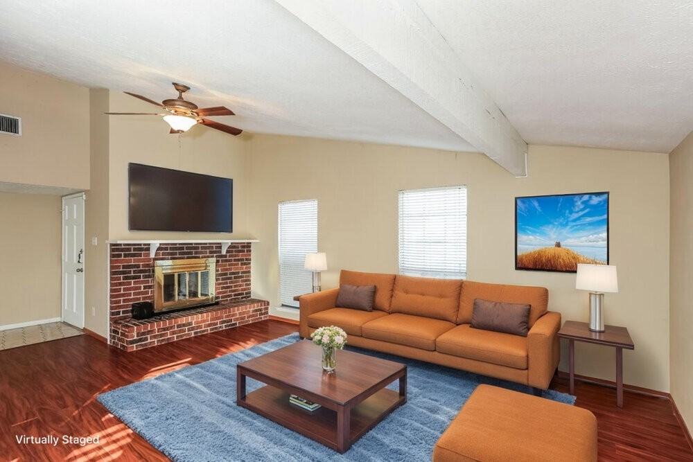 1913 Sandra Ln - Photo 3 of 19