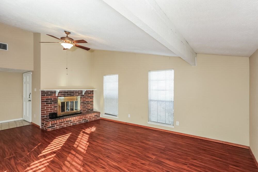 1913 Sandra Ln - Photo 4 of 19