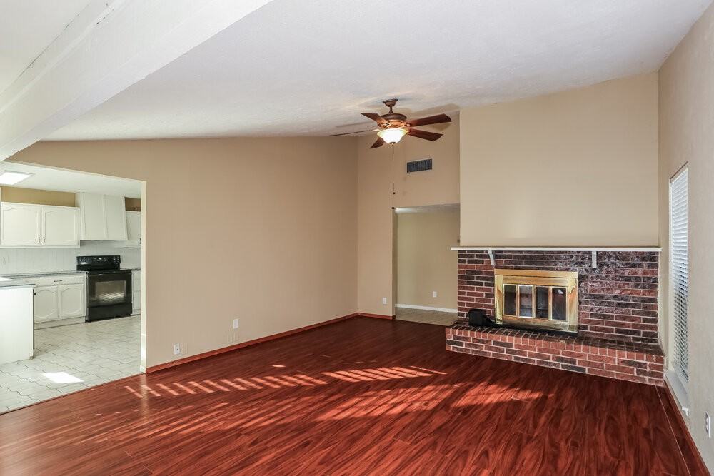 1913 Sandra Ln - Photo 5 of 19