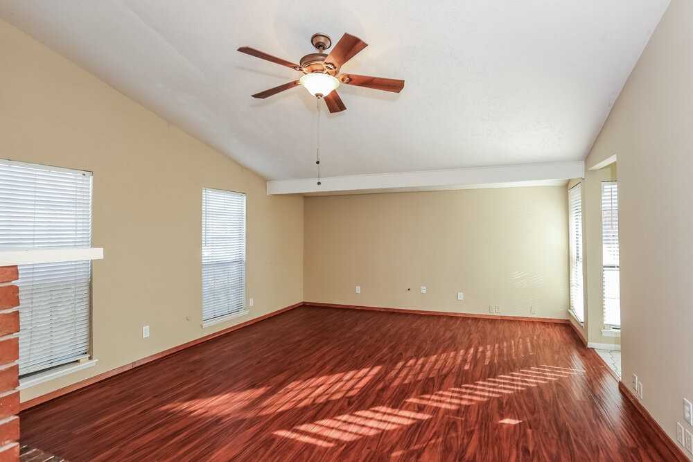 1913 Sandra Ln - Photo 6 of 19