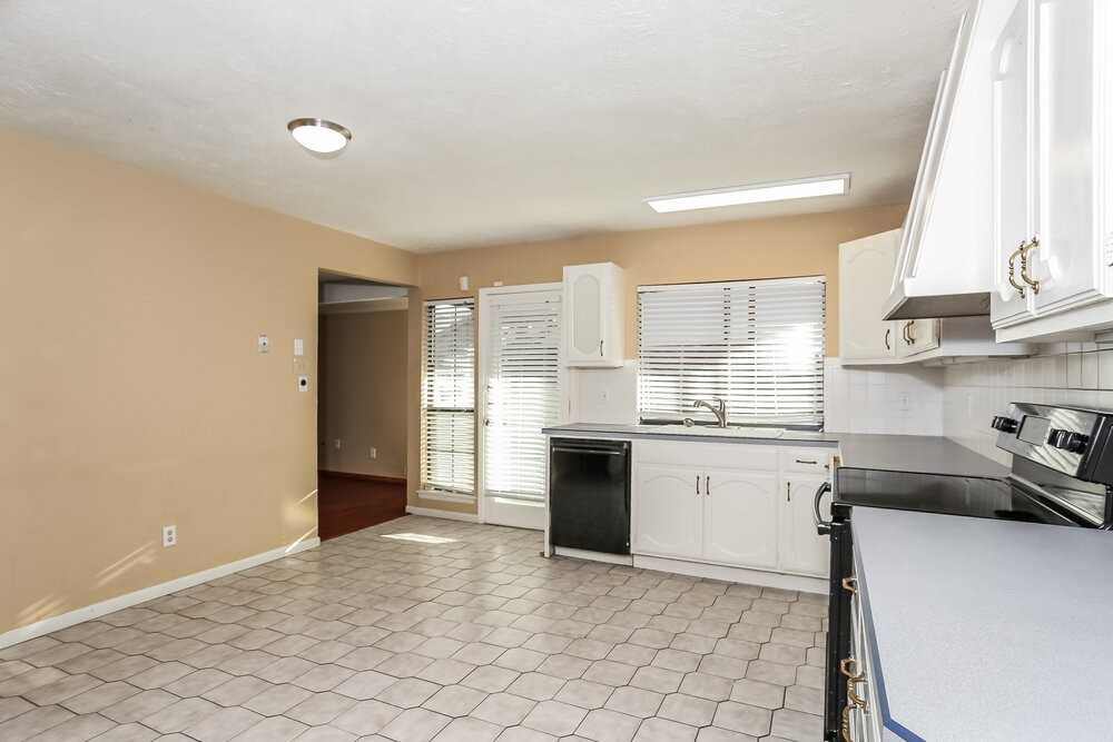 1913 Sandra Ln - Photo 7 of 19