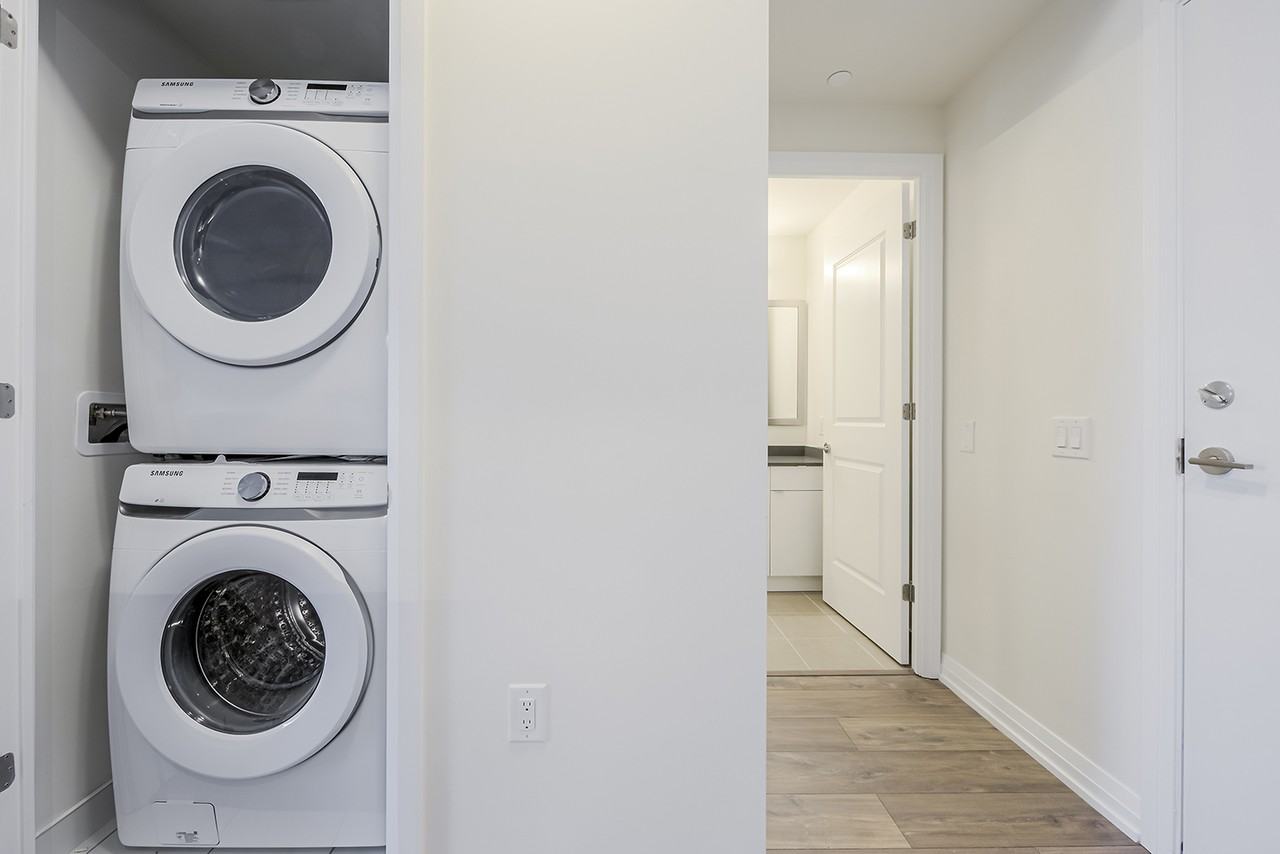 50 Residential Condominium #718 - Photo 4 of 9