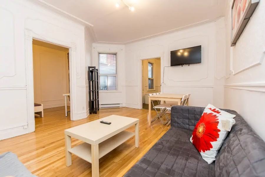 Rue Villeneuve Ouest & Rue Clark - Photo 6 of 17