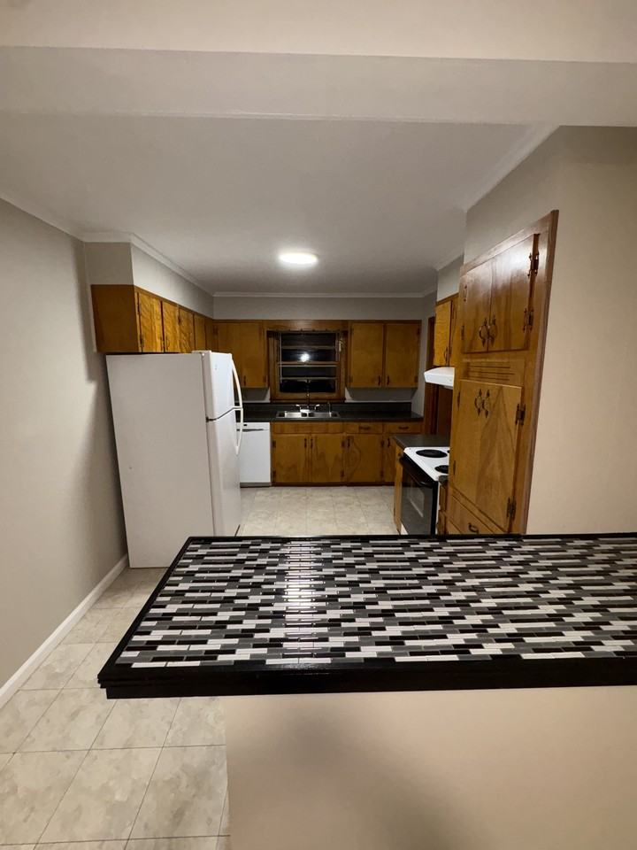 426 Evergreen St #1 - Photo 4 of 18