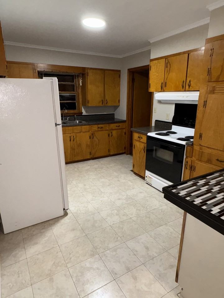 426 Evergreen St #1 - Photo 5 of 18