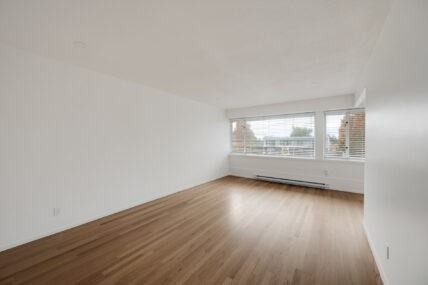 Liscombe Manor - Photo 4 of 11