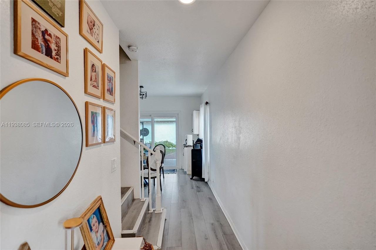 1129 10th Street - Photo 2 of 15