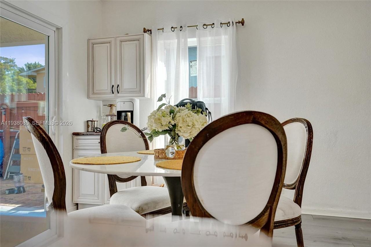 1129 10th Street - Photo 6 of 15