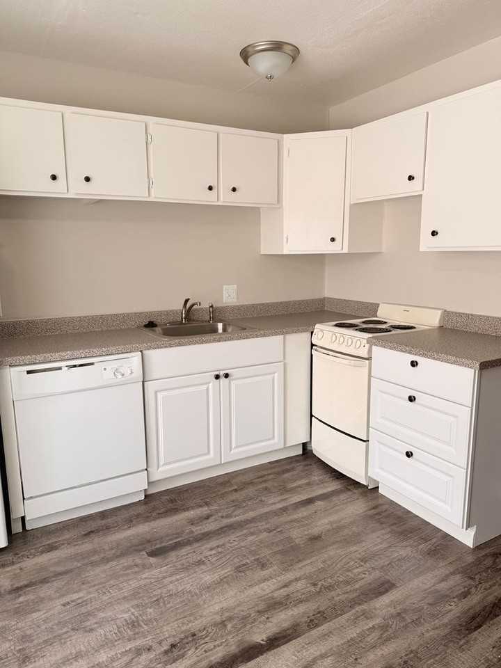 Peak 4420 on East Pikes Peak Avenue - Photo 6 of 20