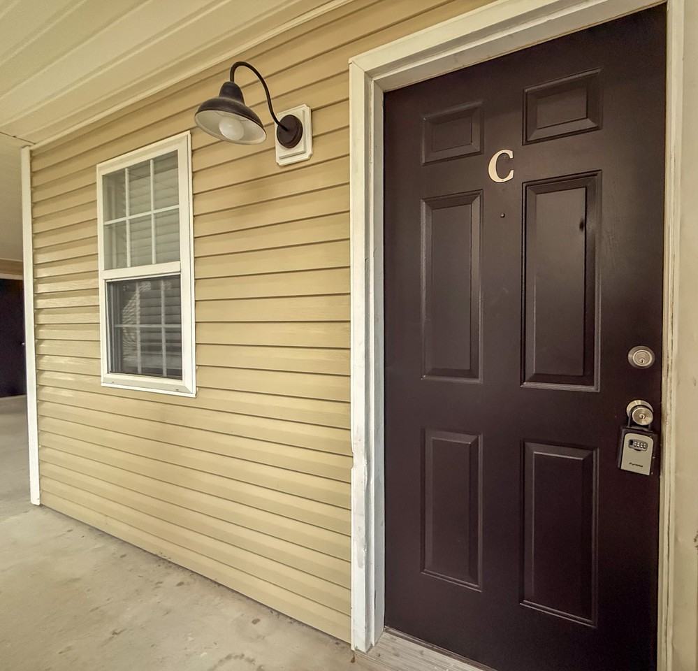 403 S Thomas Rd #C - Photo 2 of 15