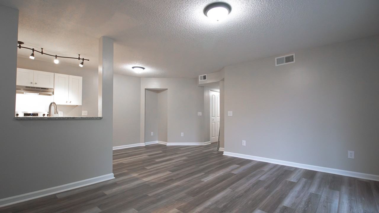 403 S Thomas Rd #C - Photo 3 of 15