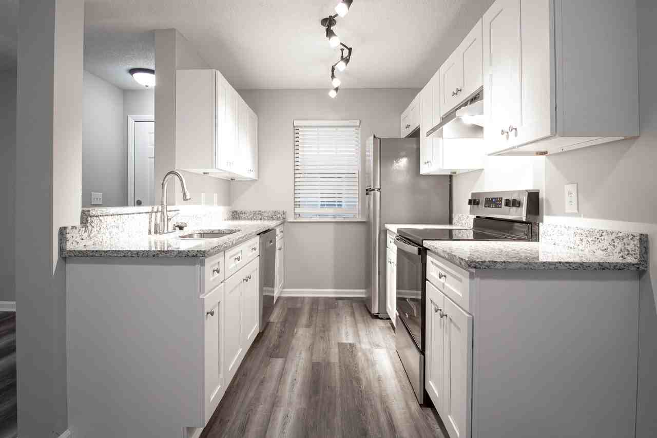 403 S Thomas Rd #C - Photo 5 of 15