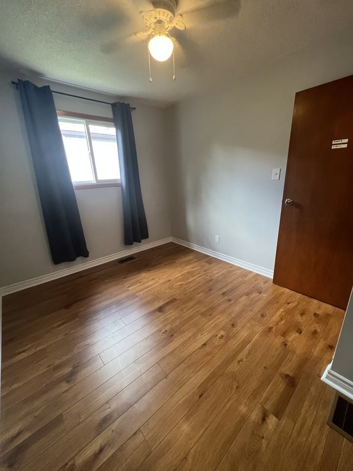 926 Dainard Dr - Photo 2 of 18