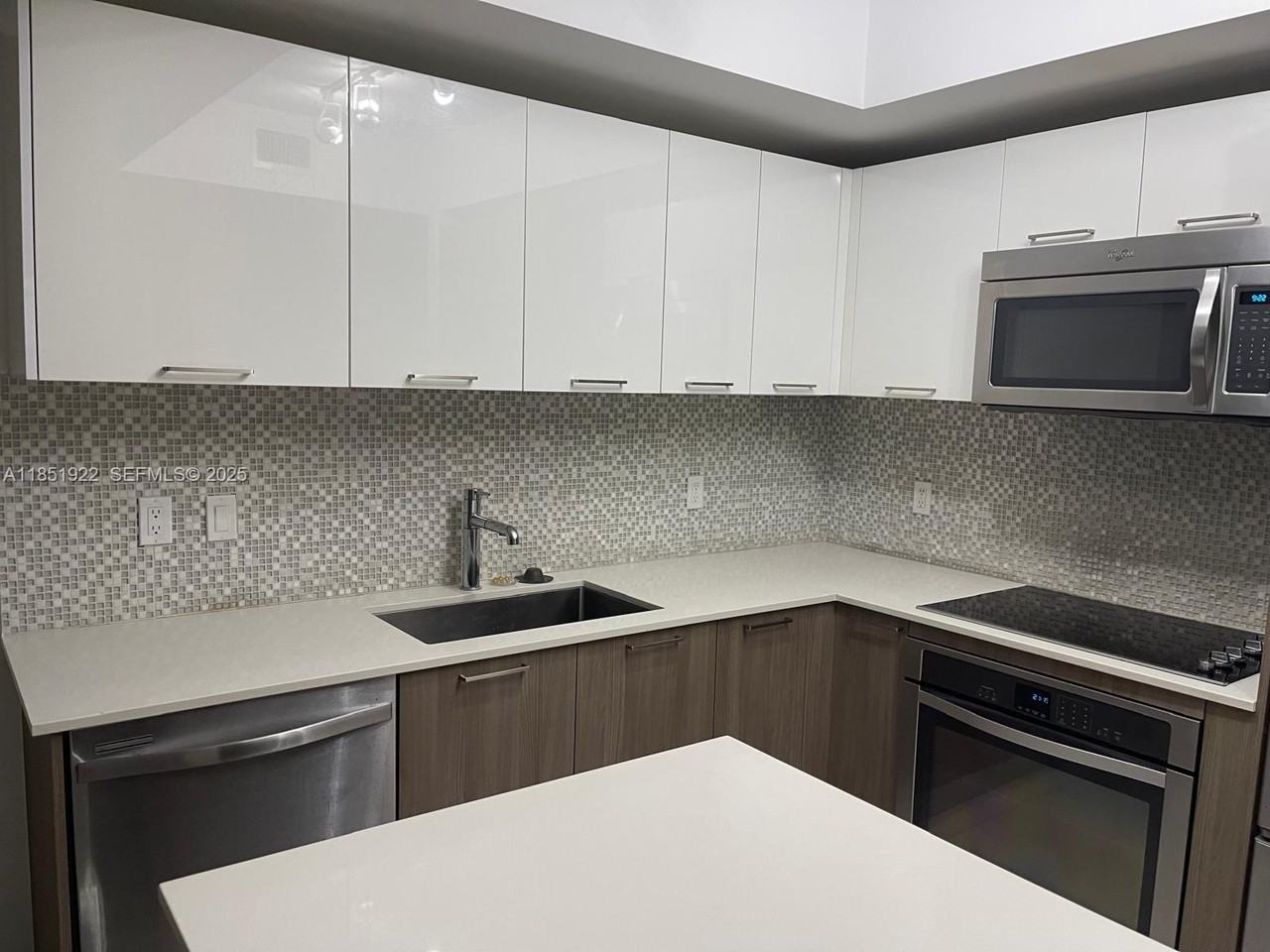 5252 Northwest 85th Avenue - Photo 5 of 20