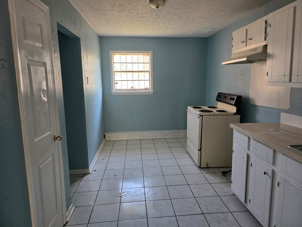 3380 Shady Oaks St #B - Photo 4 of 5