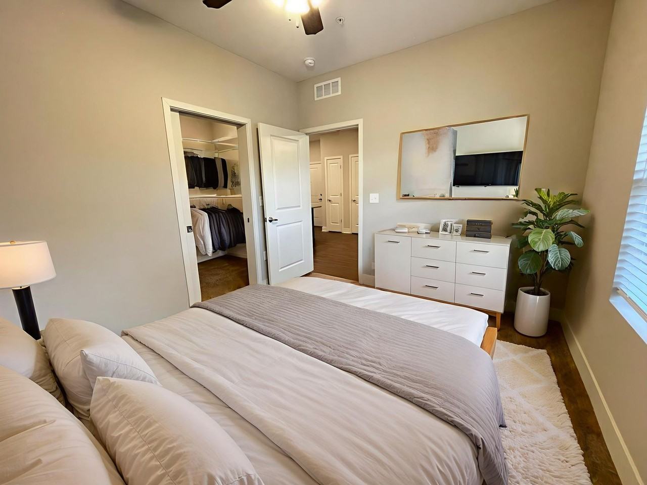 Brighton Crossing Apartments - Photo 6 of 46