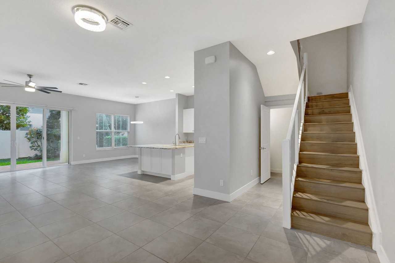 4924 POINTE MIDTOWN WAY 21 - 1 #1 - Photo 4 of 50