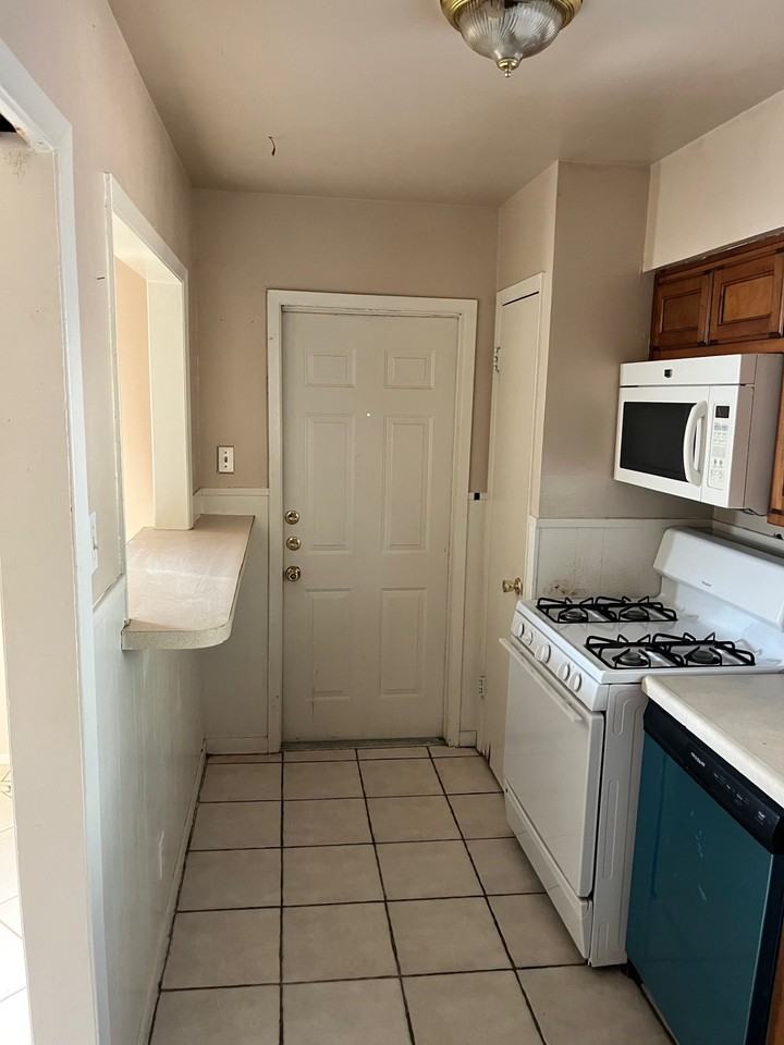 Avenue Del Rey - 159 #159 - Photo 3 of 11