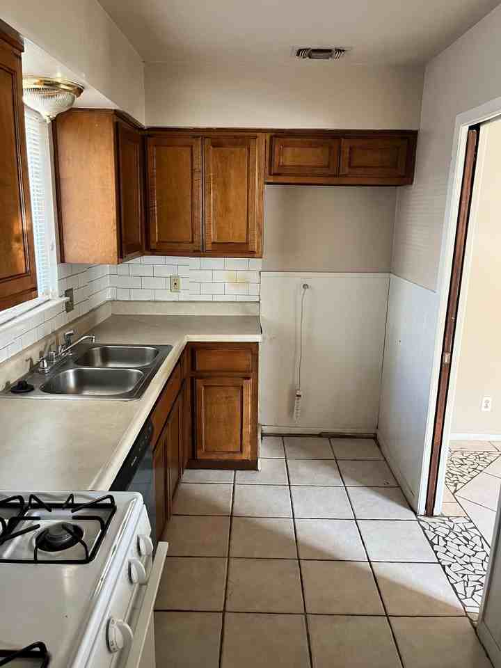 Avenue Del Rey - 159 #159 - Photo 4 of 11