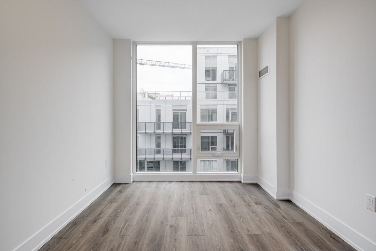 Bronte Rd & Dundas St W #646 - Photo 3 of 20