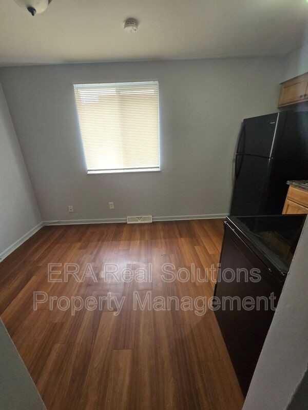 373 S Burgess Ave - Photo 4 of 13