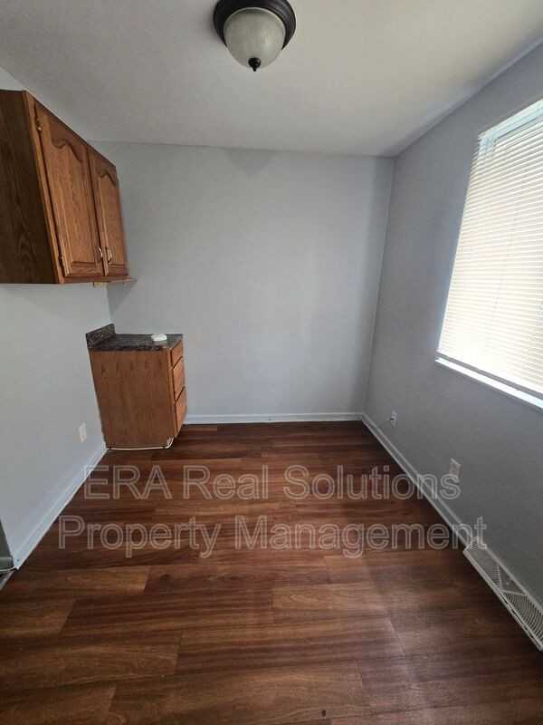 373 S Burgess Ave - Photo 5 of 13