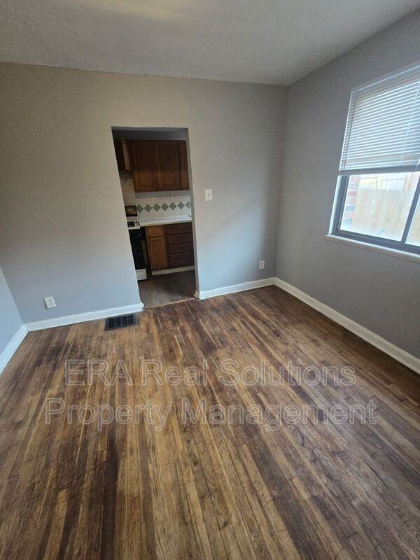 551 Seymour Ave - Photo 5 of 16