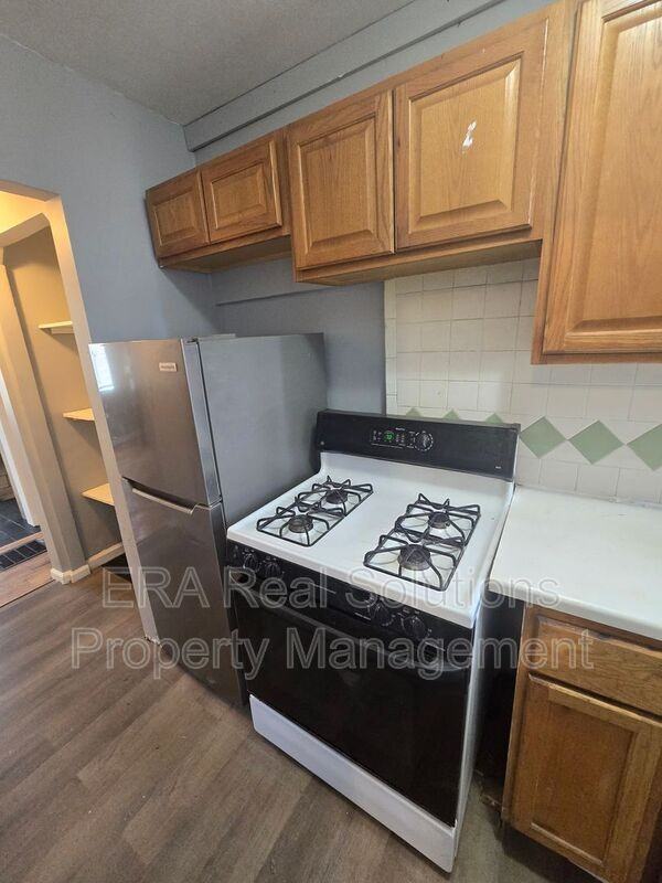 551 Seymour Ave - Photo 6 of 16