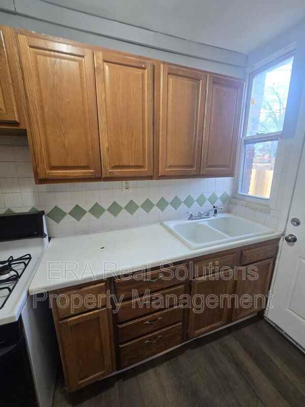 551 Seymour Ave - Photo 7 of 16