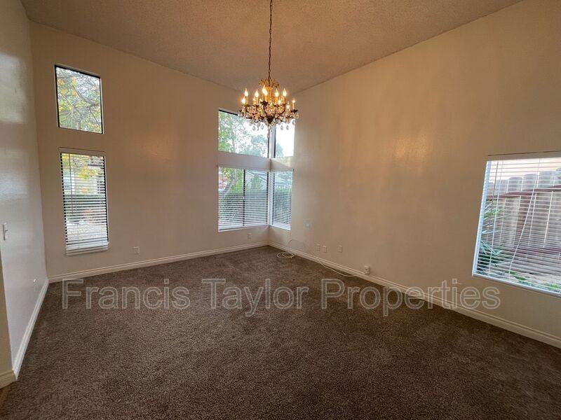 13237 Sundance Ave - Photo 3 of 38