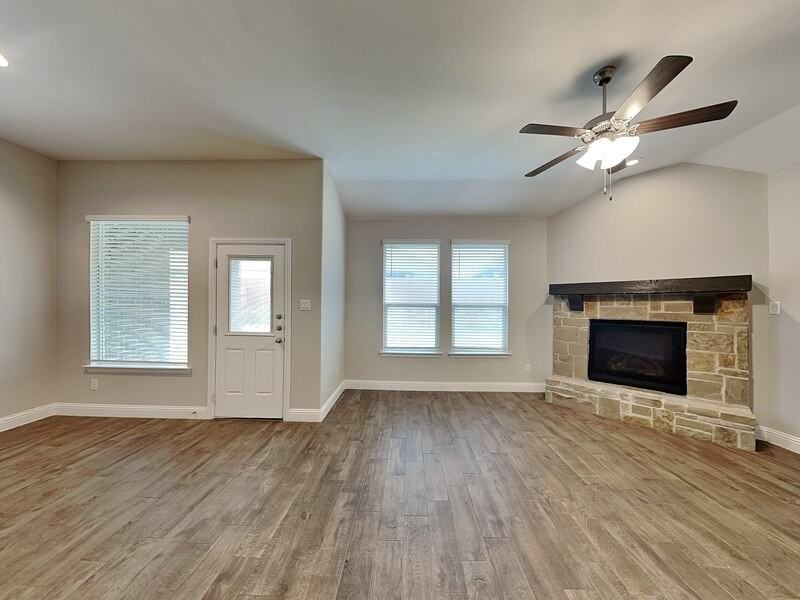 237 Mineral Point Dr - Photo 2 of 19