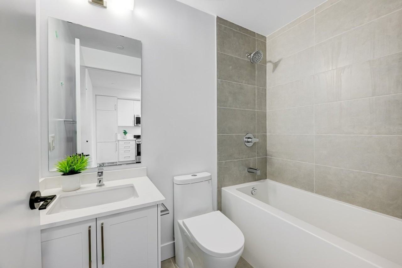 Bronte Rd & Dundas St W #646 - Photo 5 of 20