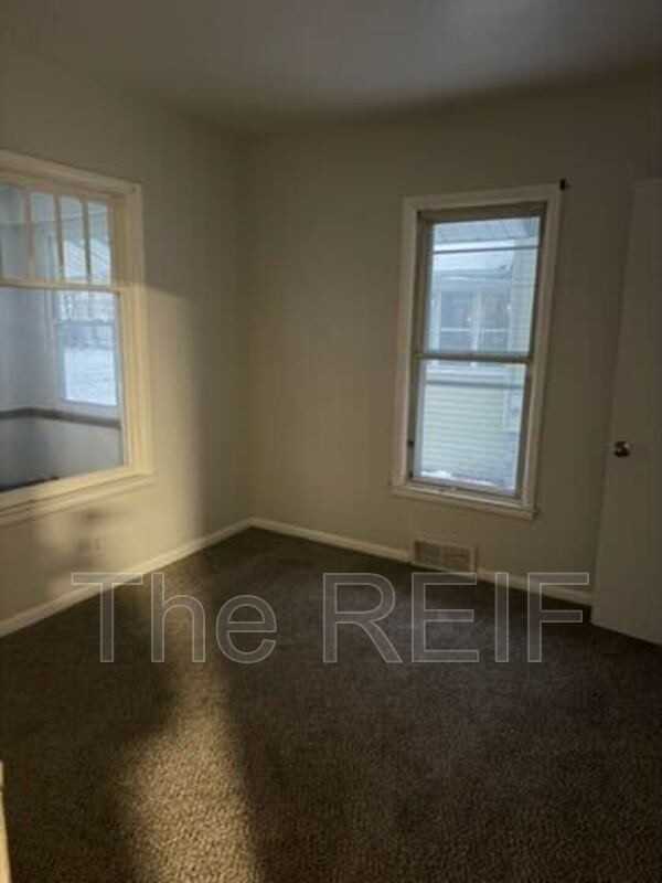 1553 Illinois Ave - Photo 7 of 30