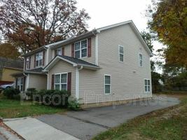 featured image of 2004 Hart St #B