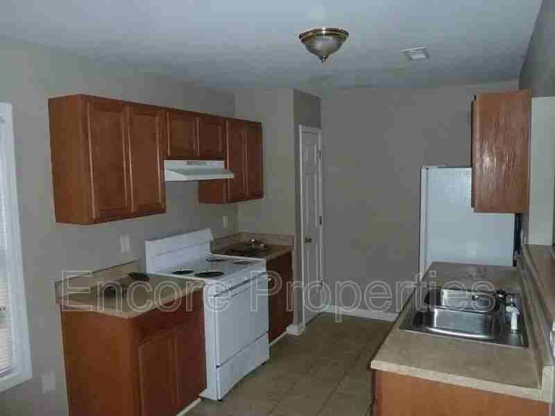 2004 Hart St #B - Photo 3 of 9