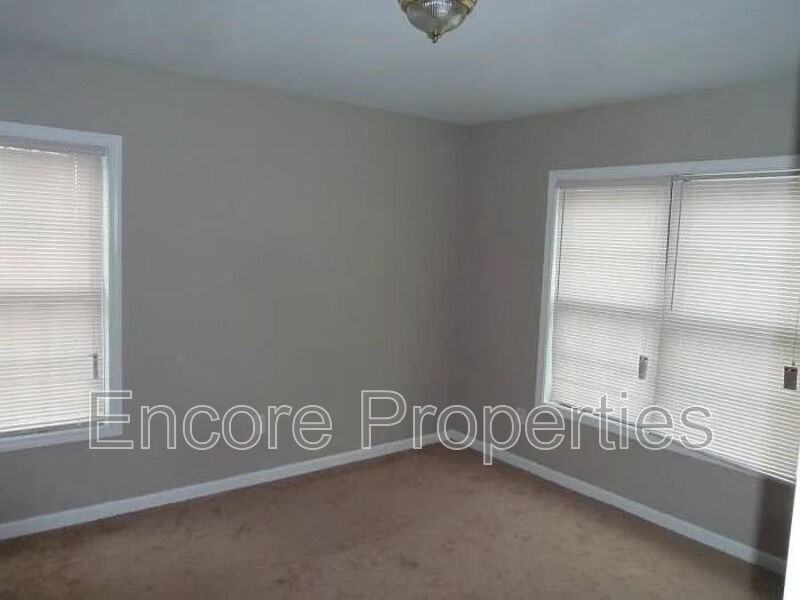 2004 Hart St #B - Photo 4 of 9