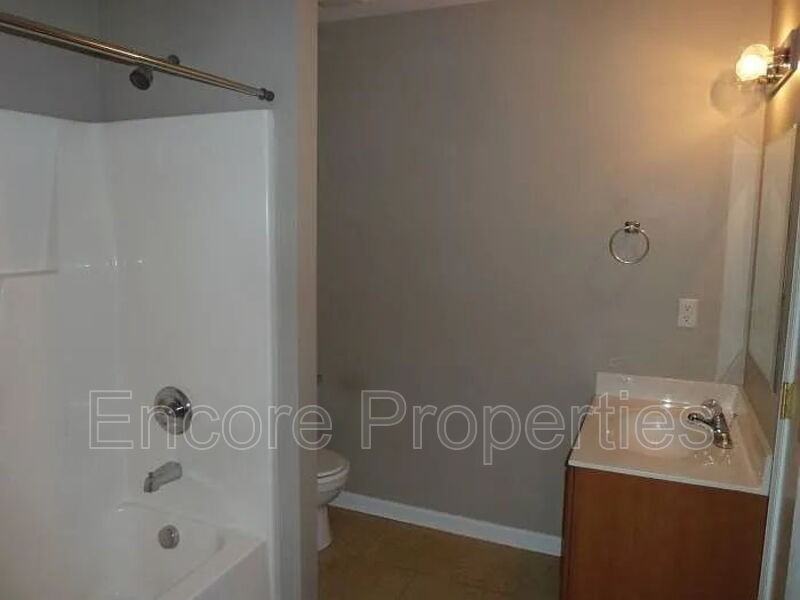 2004 Hart St #B - Photo 5 of 9