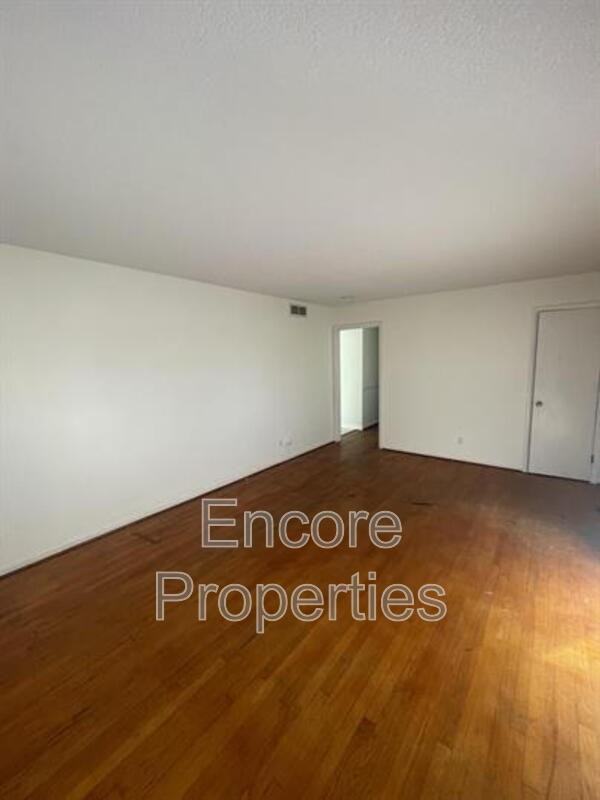 1502 Larson St - Photo 7 of 11