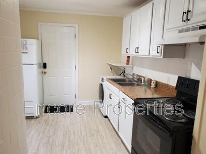 402 Shaw St - Photo 4 of 14