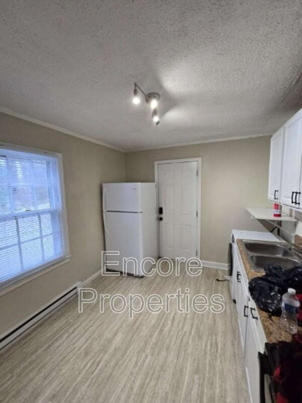 402 Shaw St - Photo 6 of 14