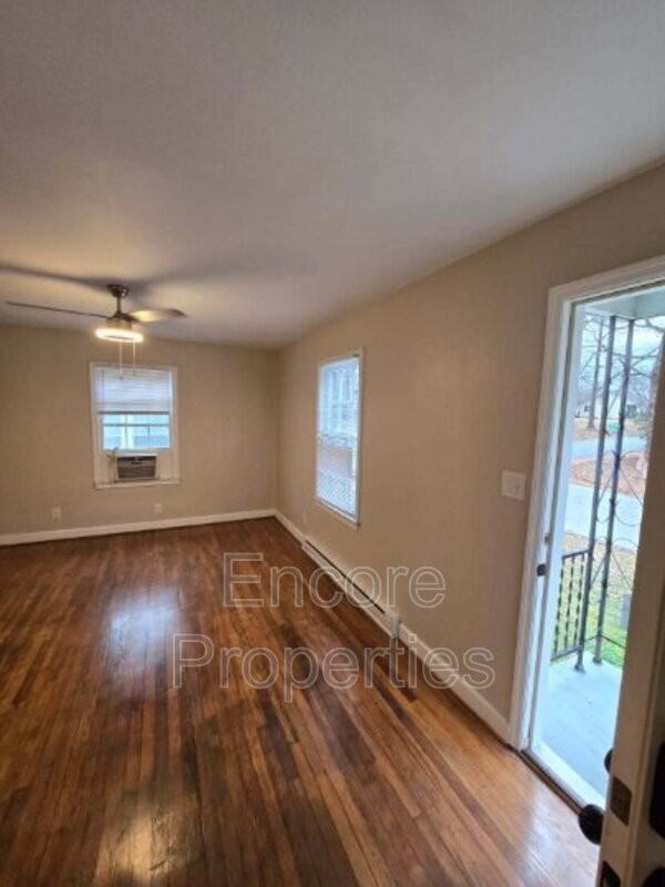 402 Shaw St - Photo 7 of 14