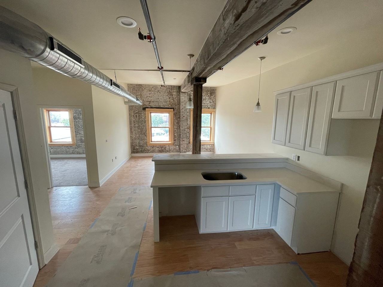 883 Broadway - Photo 4 of 10