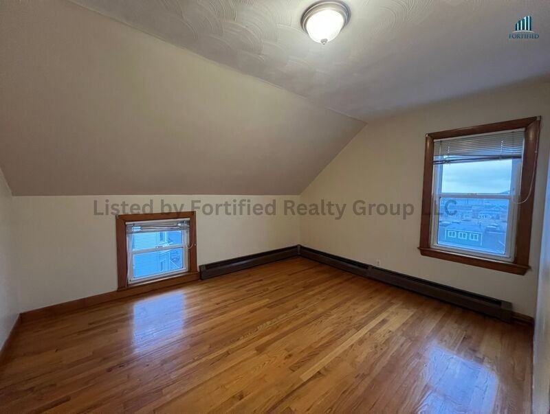 455 Middle St #3 - Photo 6 of 19