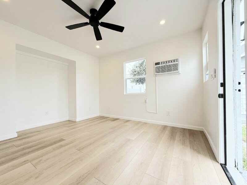 1163 1/2 E 70th St - Photo 4 of 15