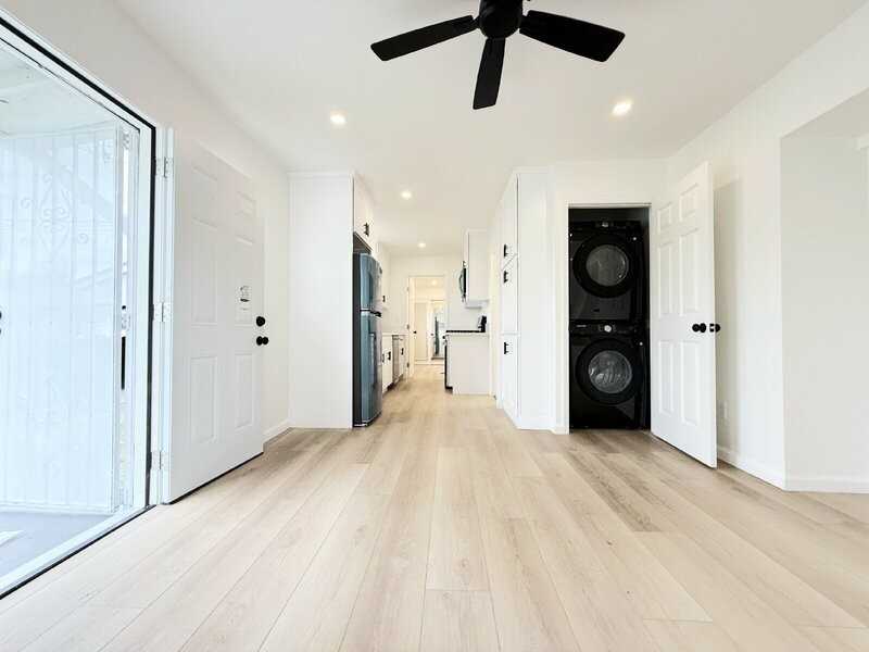 1163 1/2 E 70th St - Photo 2 of 15