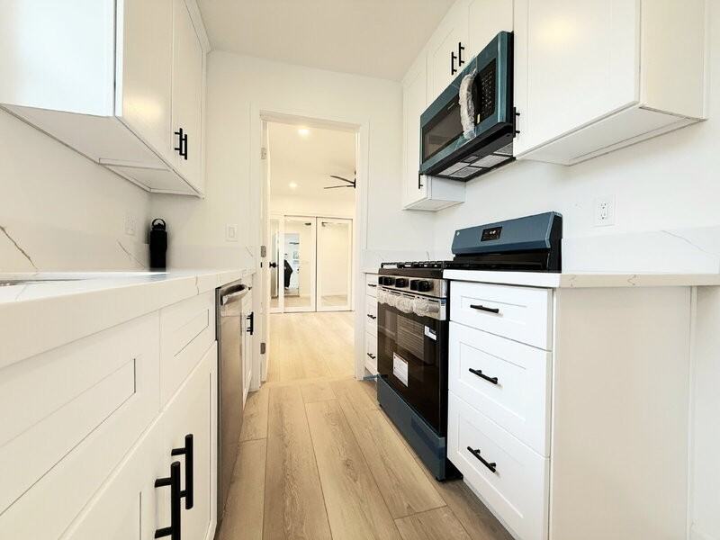 1163 1/2 E 70th St - Photo 7 of 15