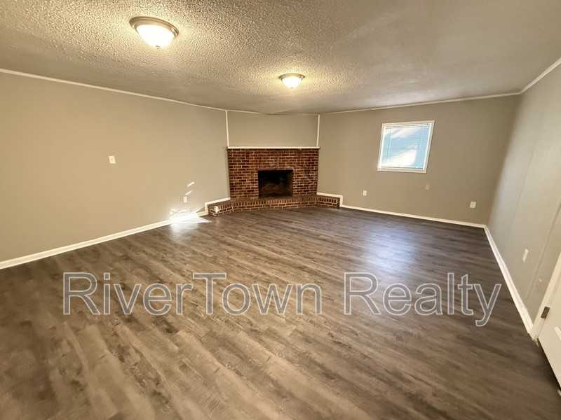 1337 Haywood Ave - Photo 4 of 8