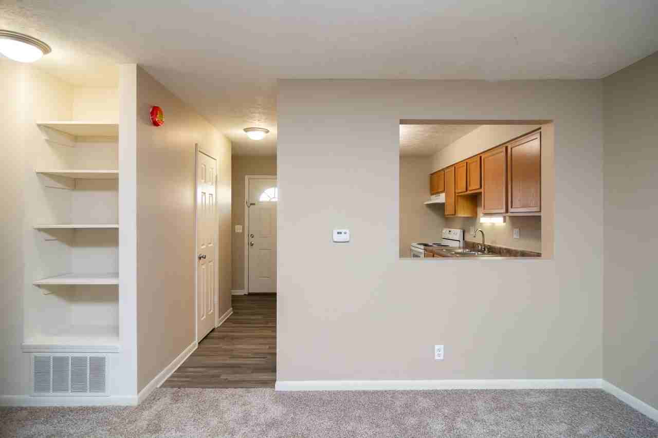 556 N 88th Plz - Photo 2 of 36