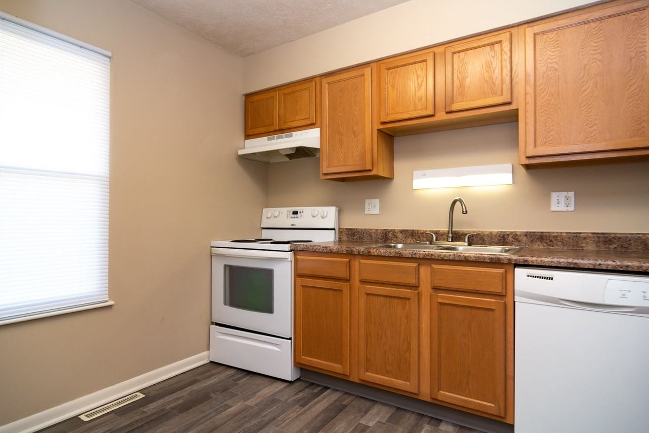 556 N 88th Plz - Photo 4 of 36