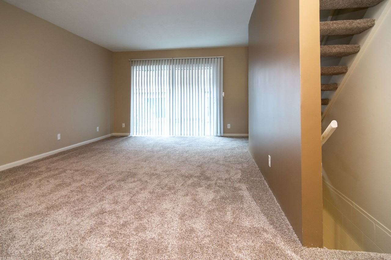 556 N 88th Plz - Photo 6 of 36